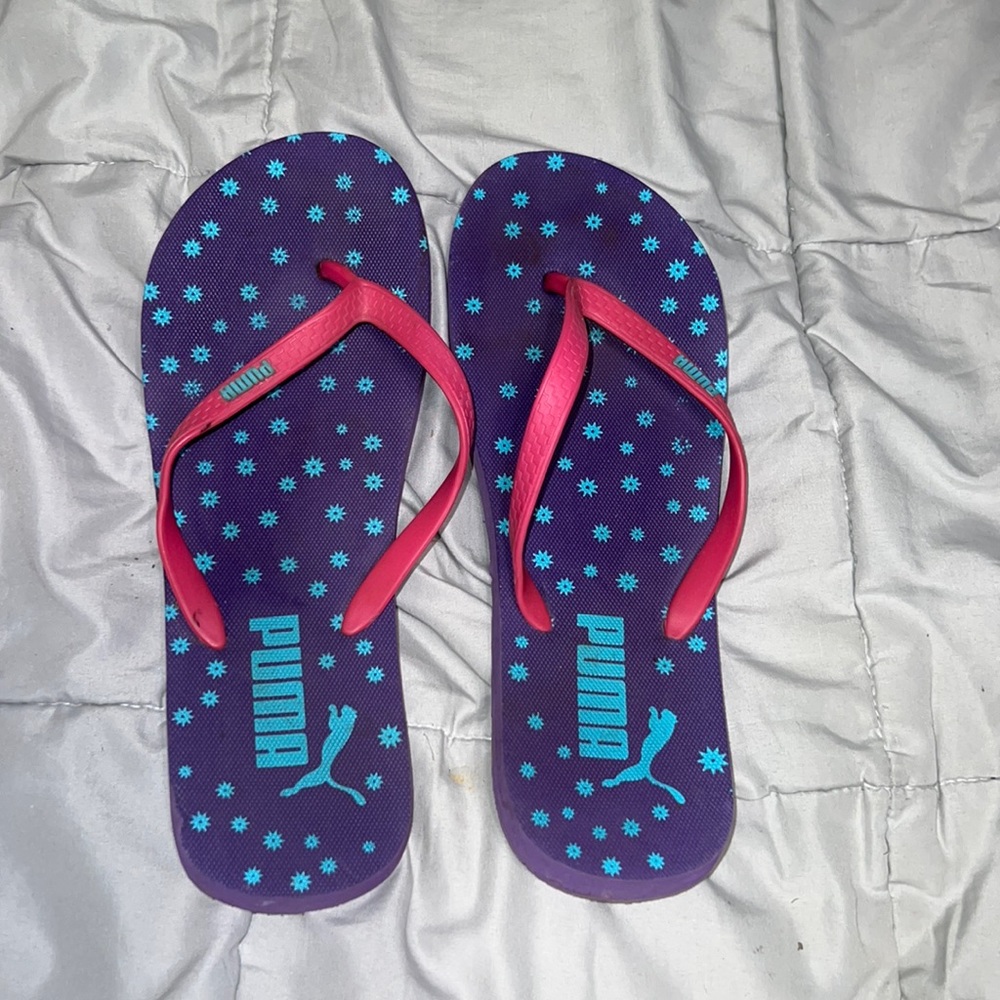 Puma flip flops